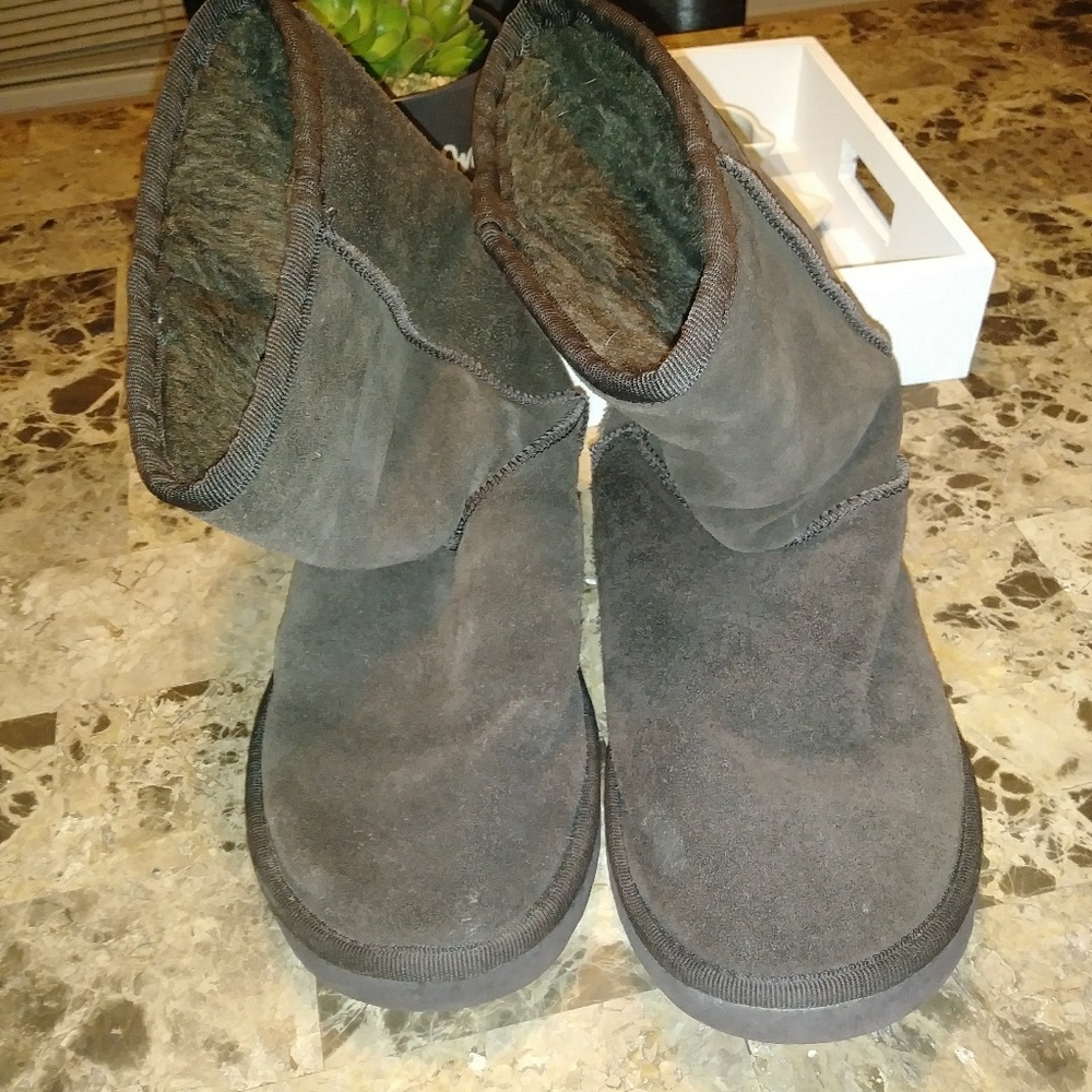 Short brown uggs (read description below)